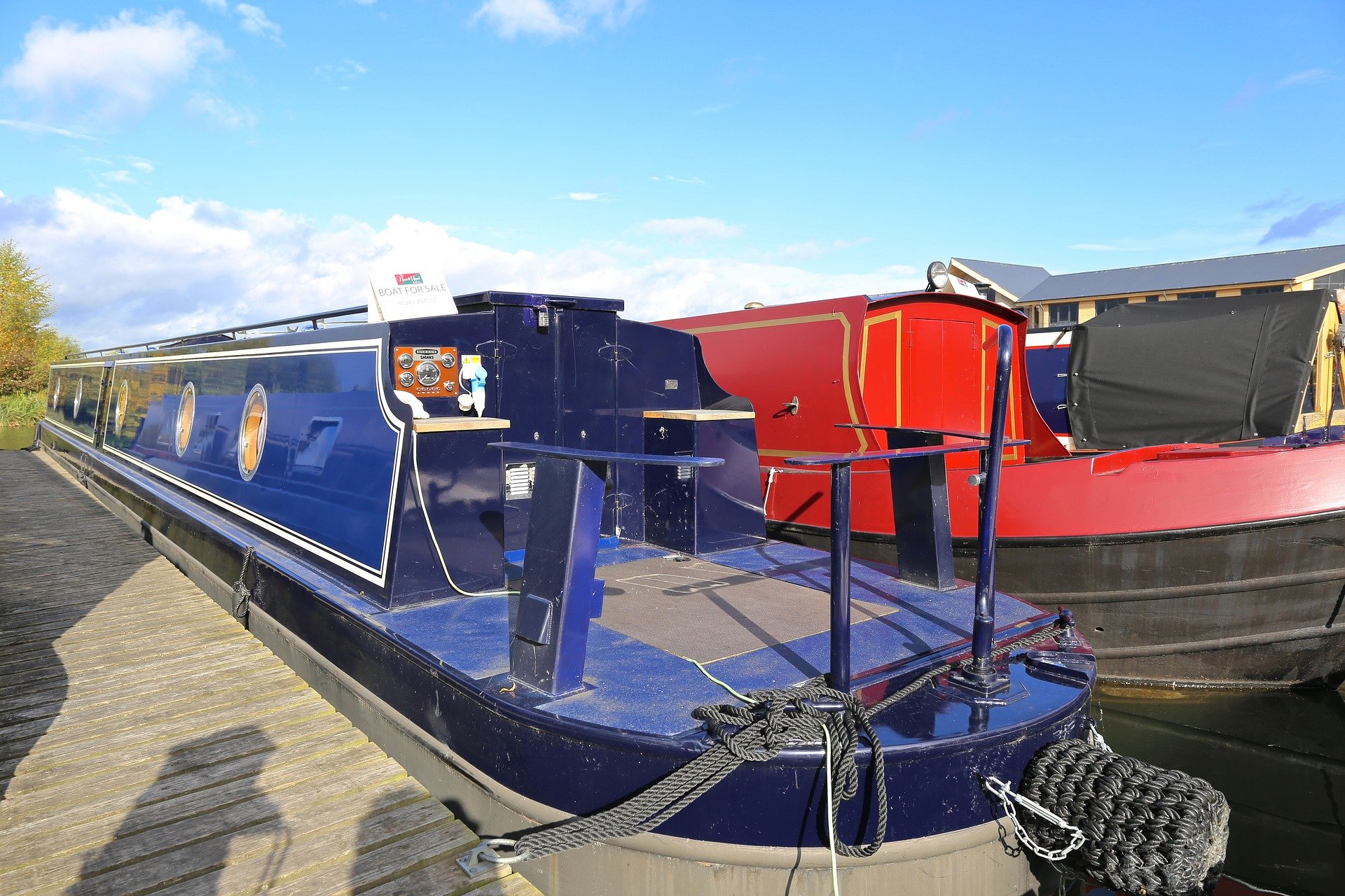 Can I Live on a Narrow Boat in the UK? Here’s the Answer!